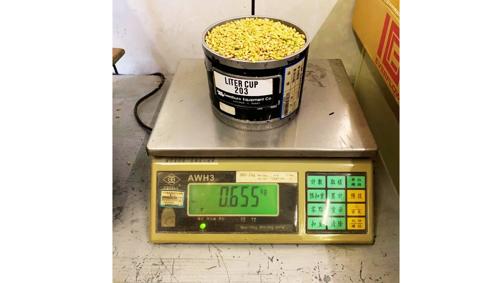 低碳植米田區2025年第一期的容重量(斗重量)，每公升為0.655公克，是相當好的成績。